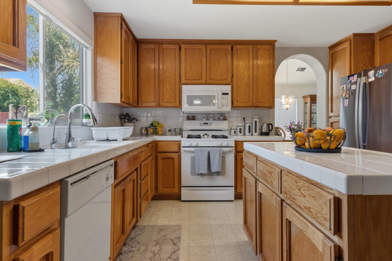 160 Grenache Ct, Los Banos, CA 93635