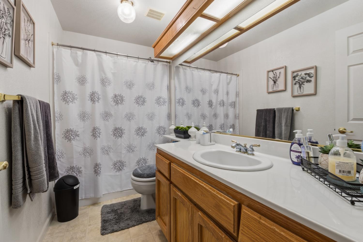 160 Grenache Ct, Los Banos, CA 93635