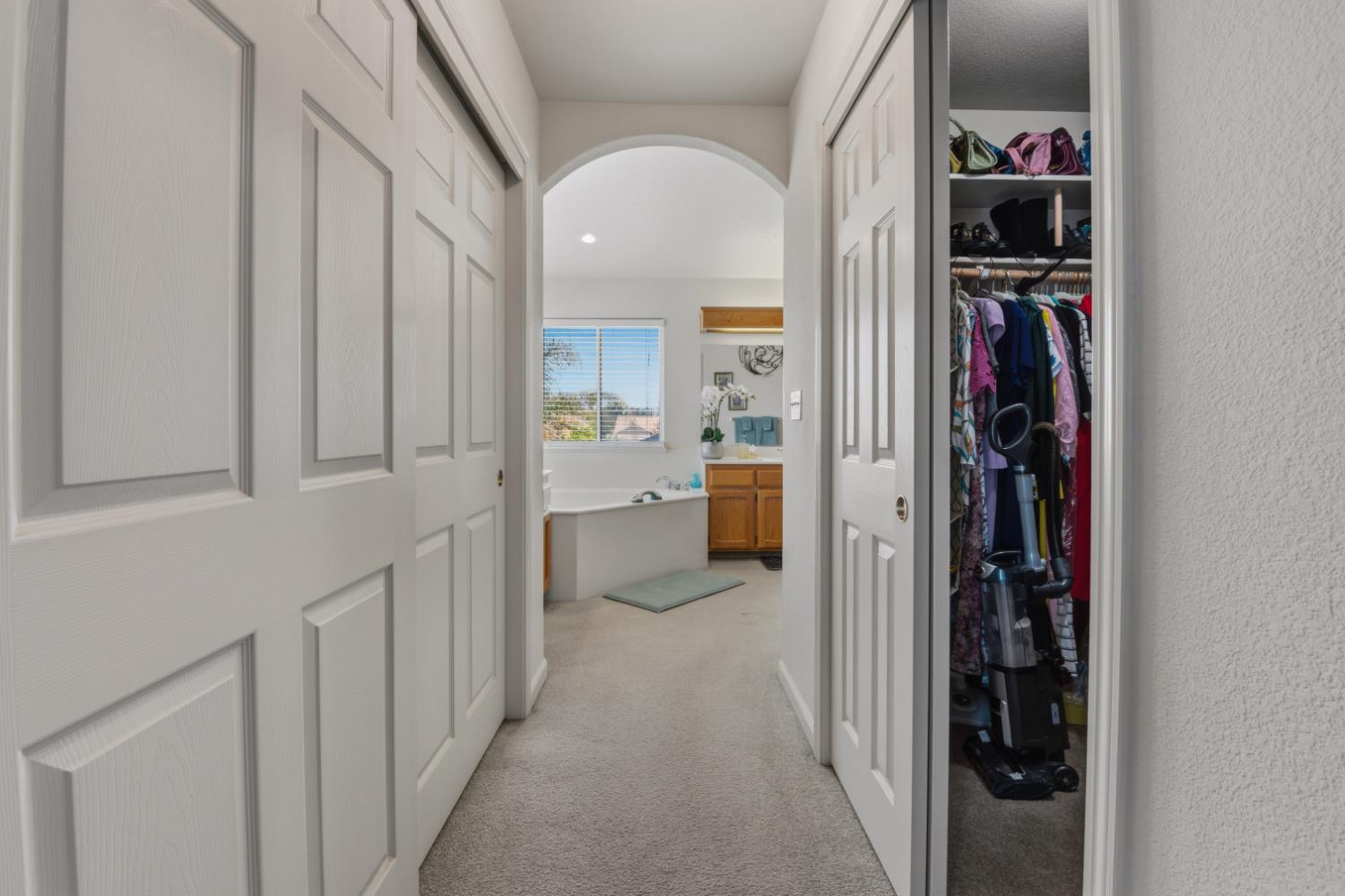 160 Grenache Ct, Los Banos, CA 93635