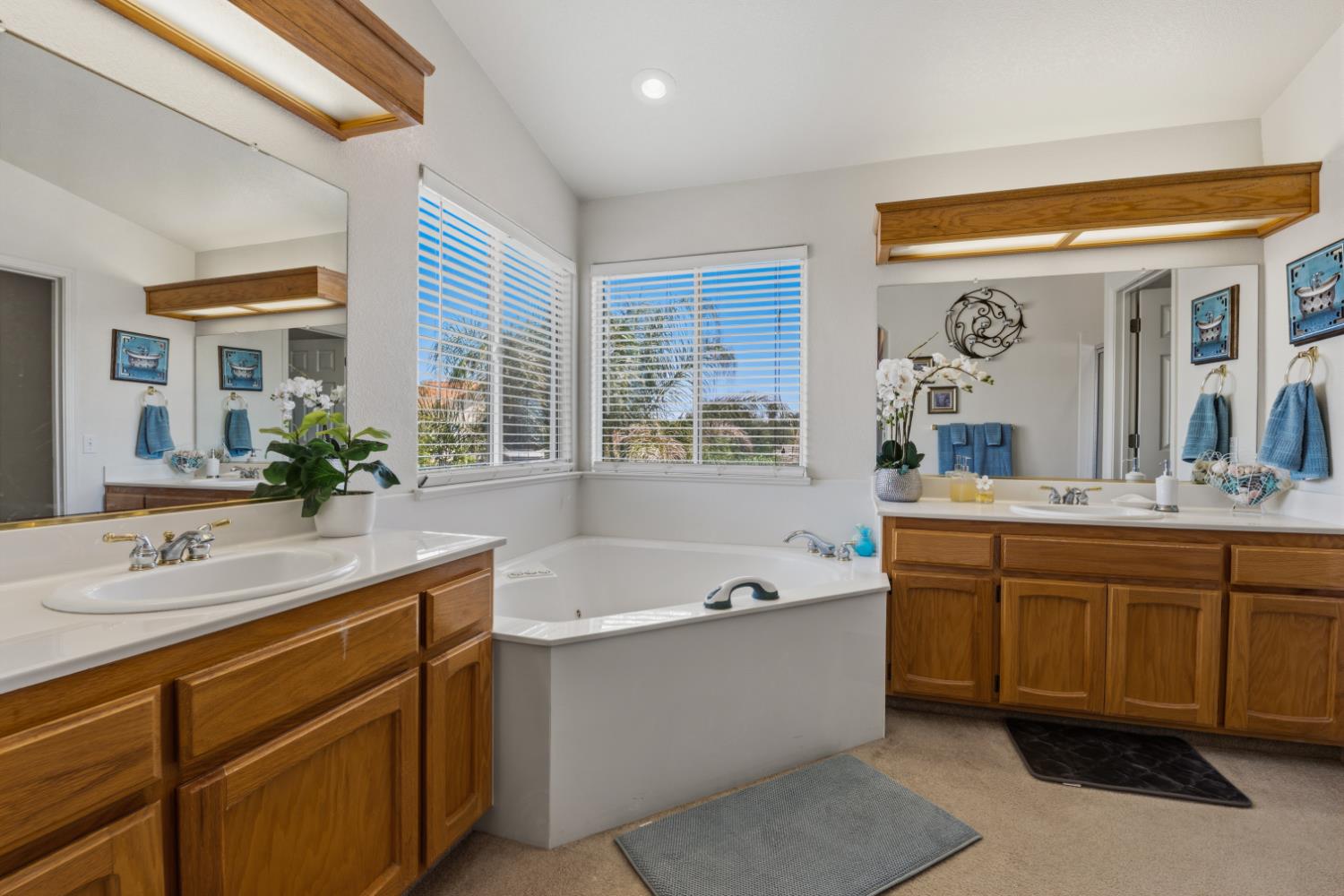 160 Grenache Ct, Los Banos, CA 93635