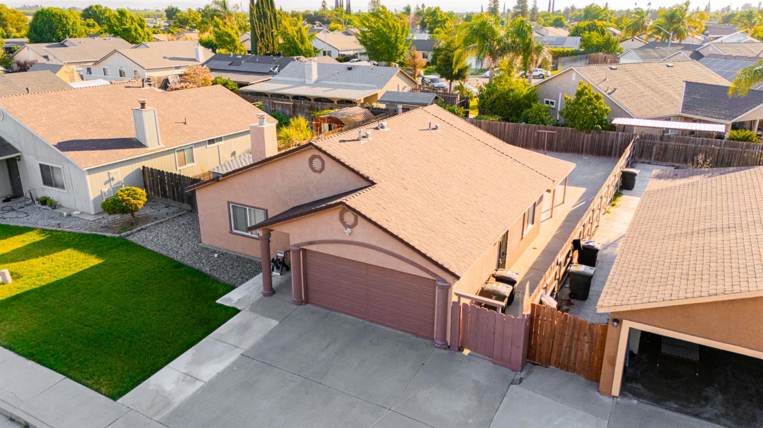 1422 Pinot Dr, Livingston, CA 95334