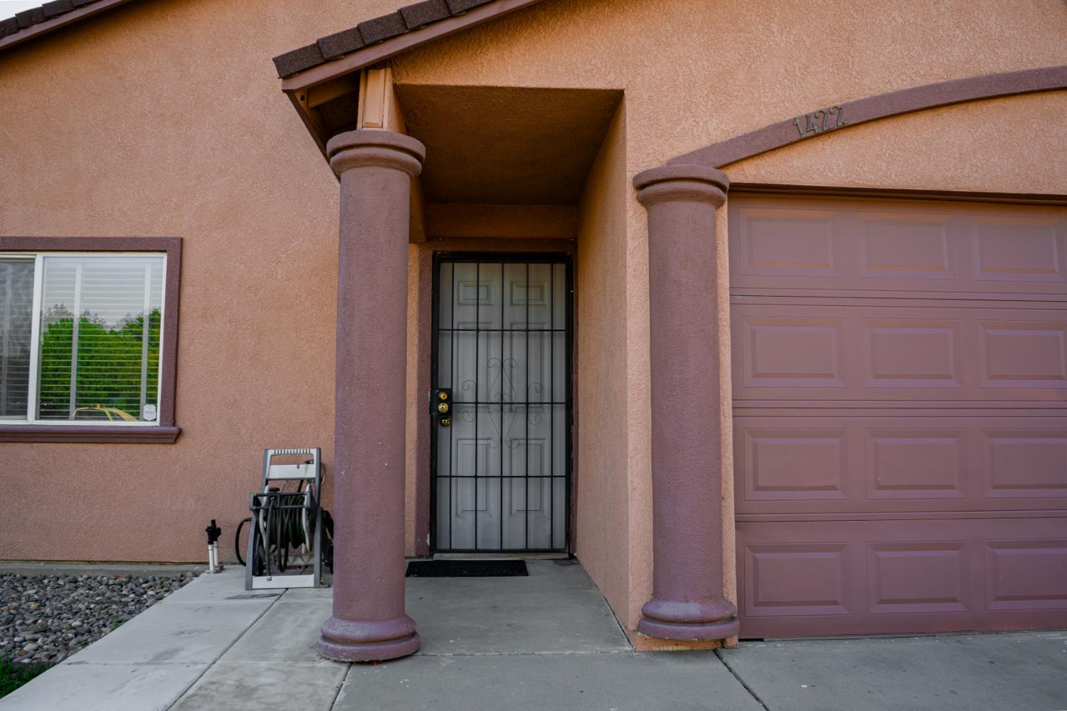 1422 Pinot Dr, Livingston, CA 95334