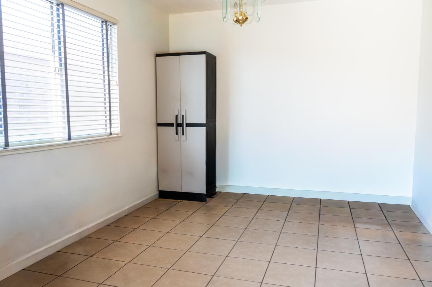 1422 Pinot Dr, Livingston, CA 95334