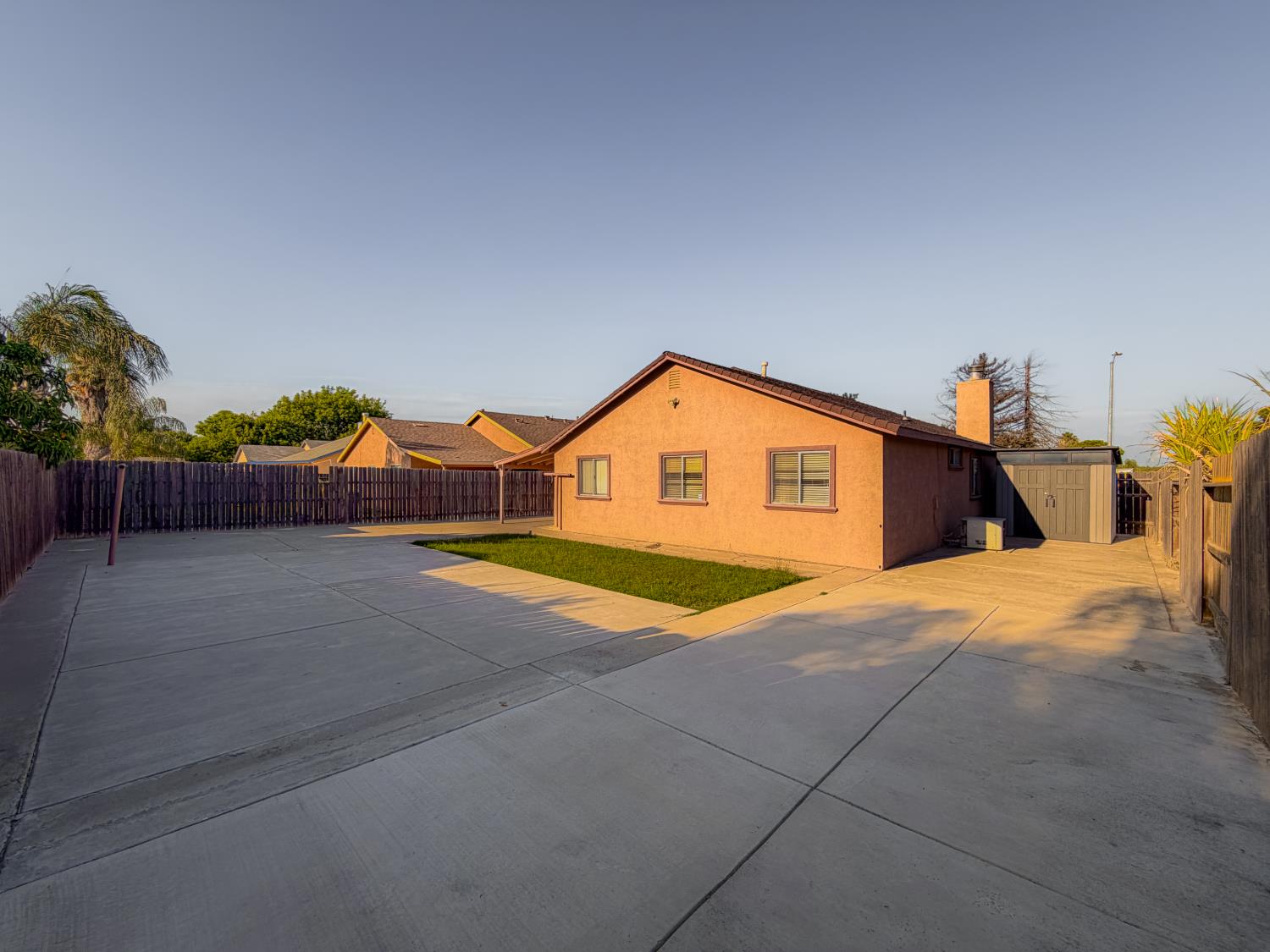 1422 Pinot Dr, Livingston, CA 95334