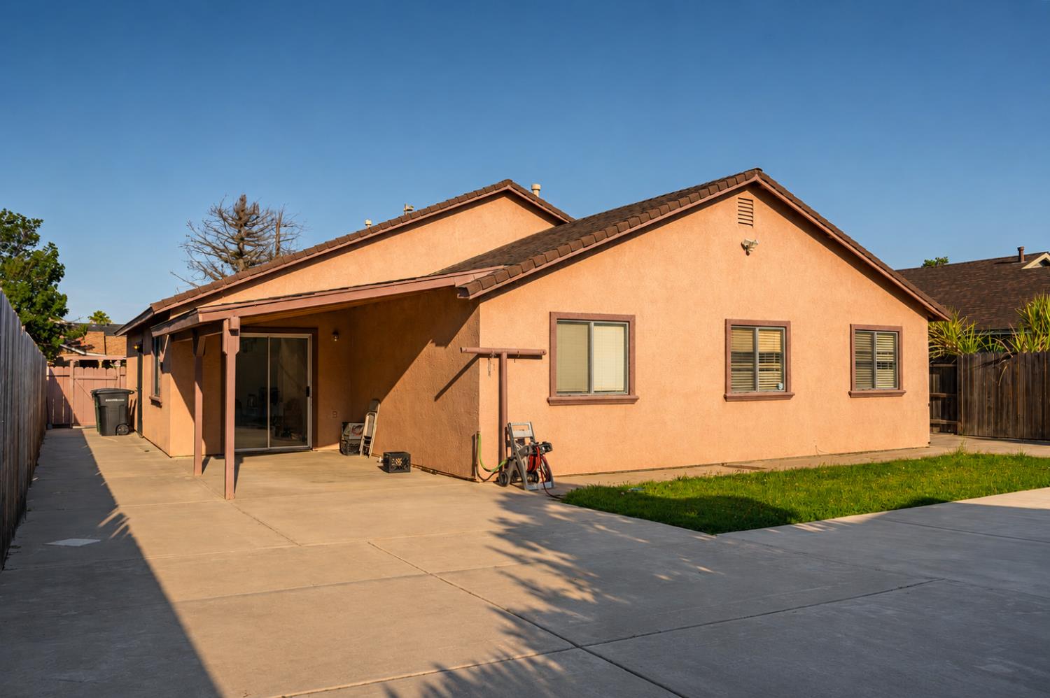 1422 Pinot Dr, Livingston, CA 95334