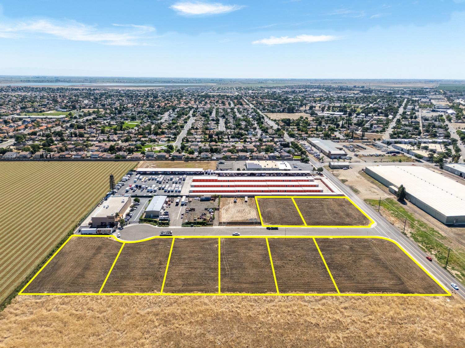 203 Commerce Way, Los Banos, CA 93635