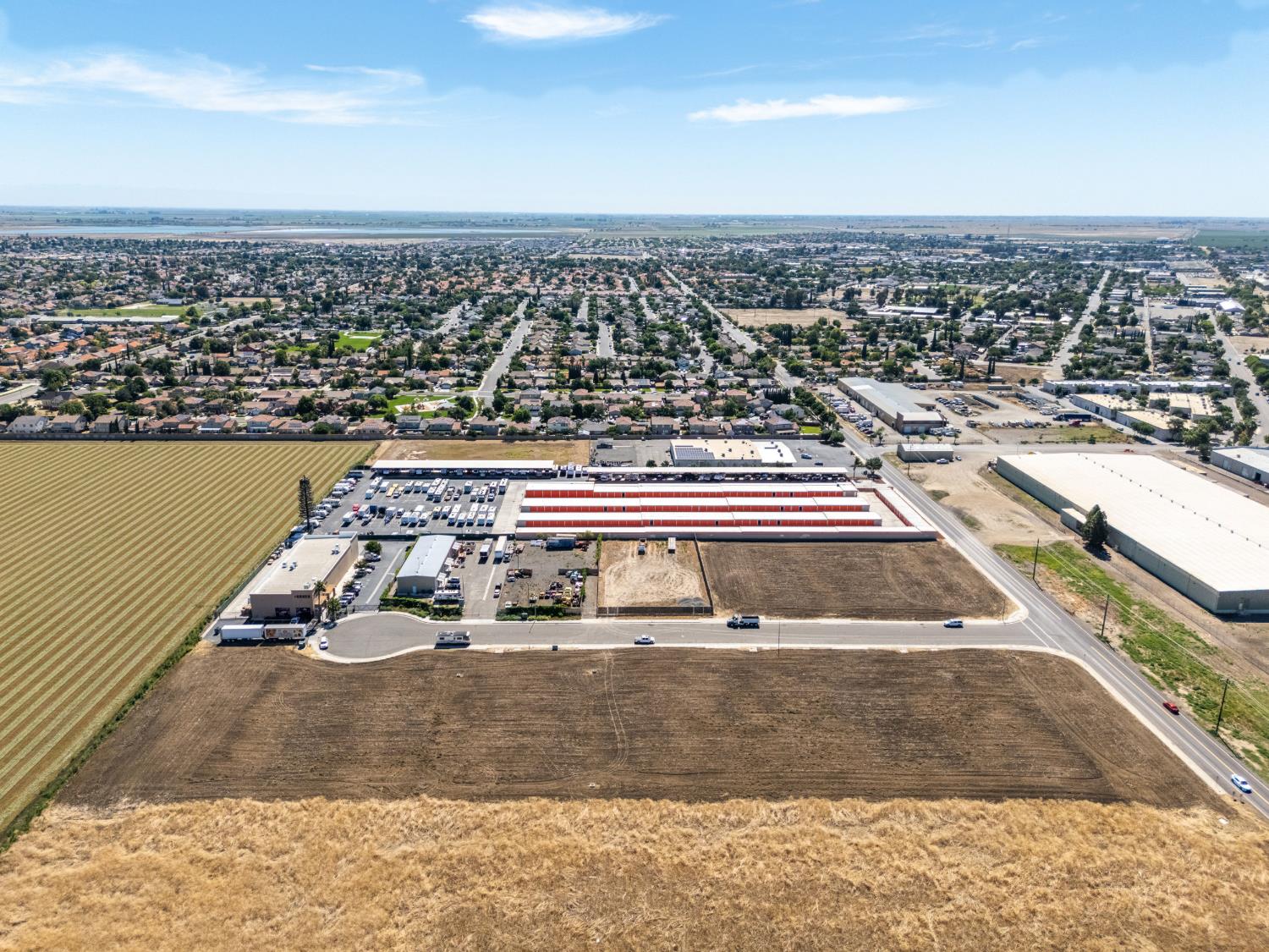 203 Commerce Way, Los Banos, CA 93635
