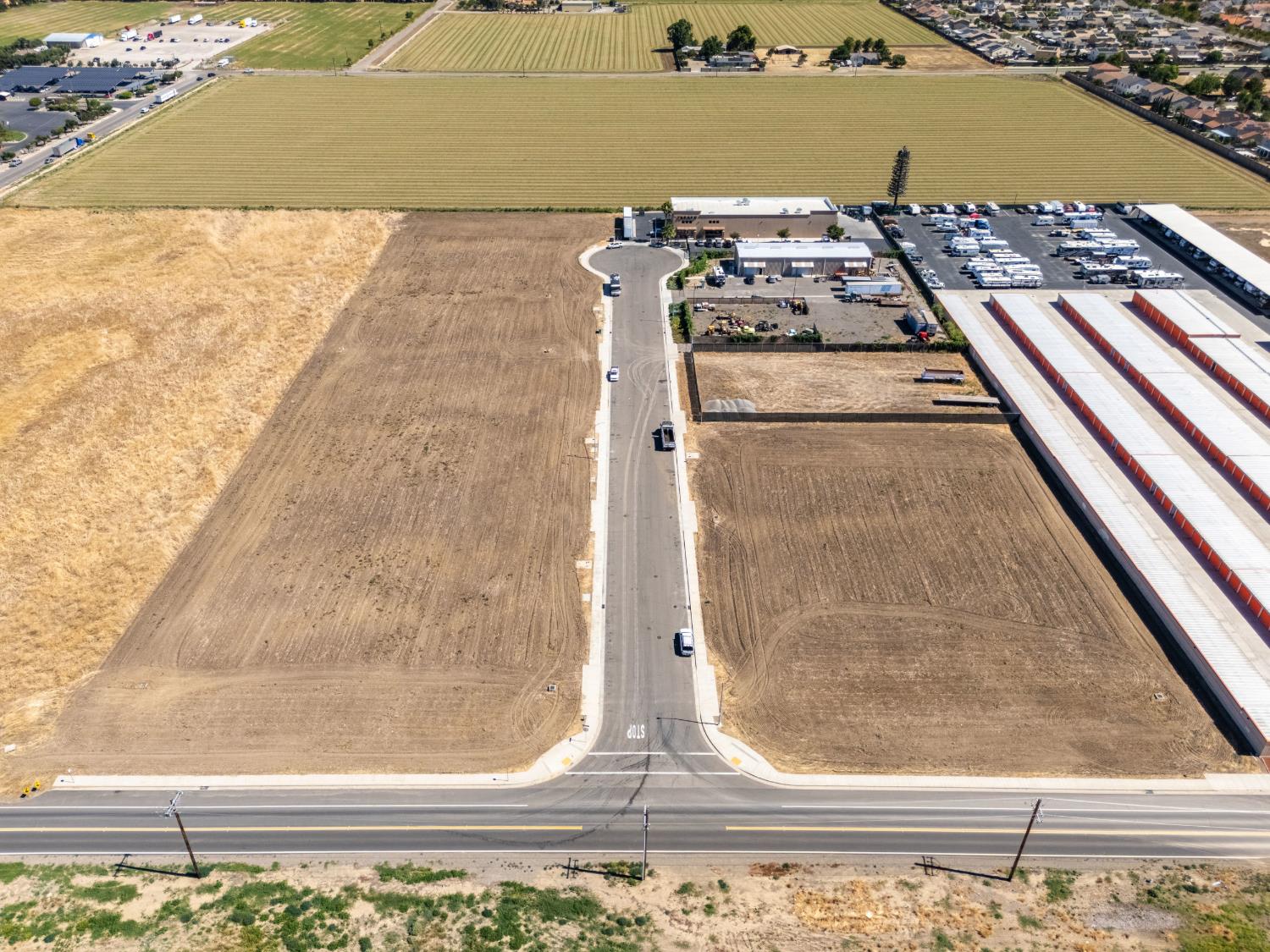 203 Commerce Way, Los Banos, CA 93635