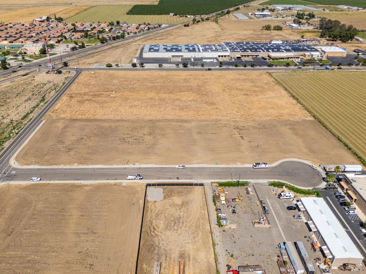 203 Commerce Way, Los Banos, CA 93635