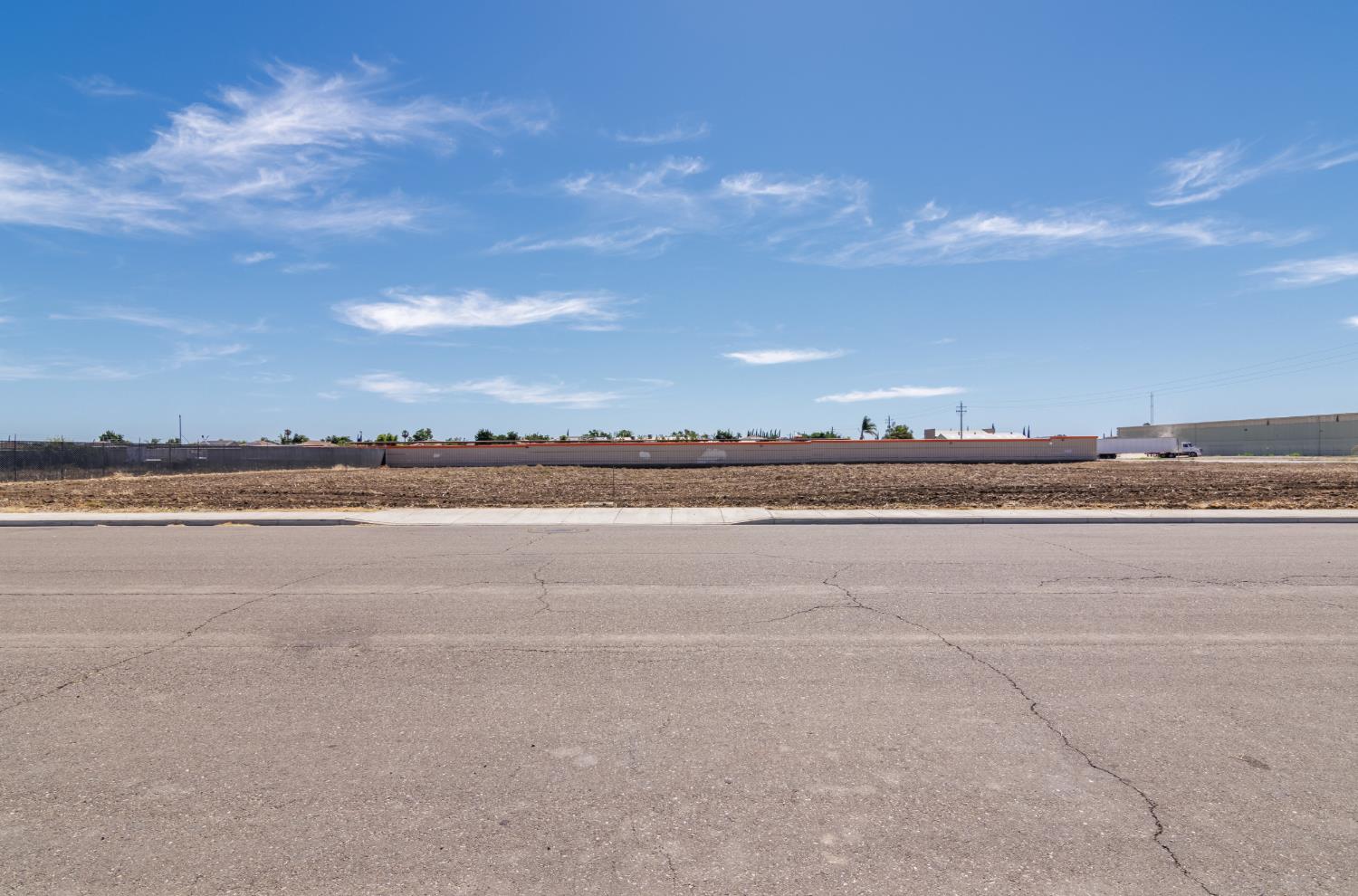 203 Commerce Way, Los Banos, CA 93635