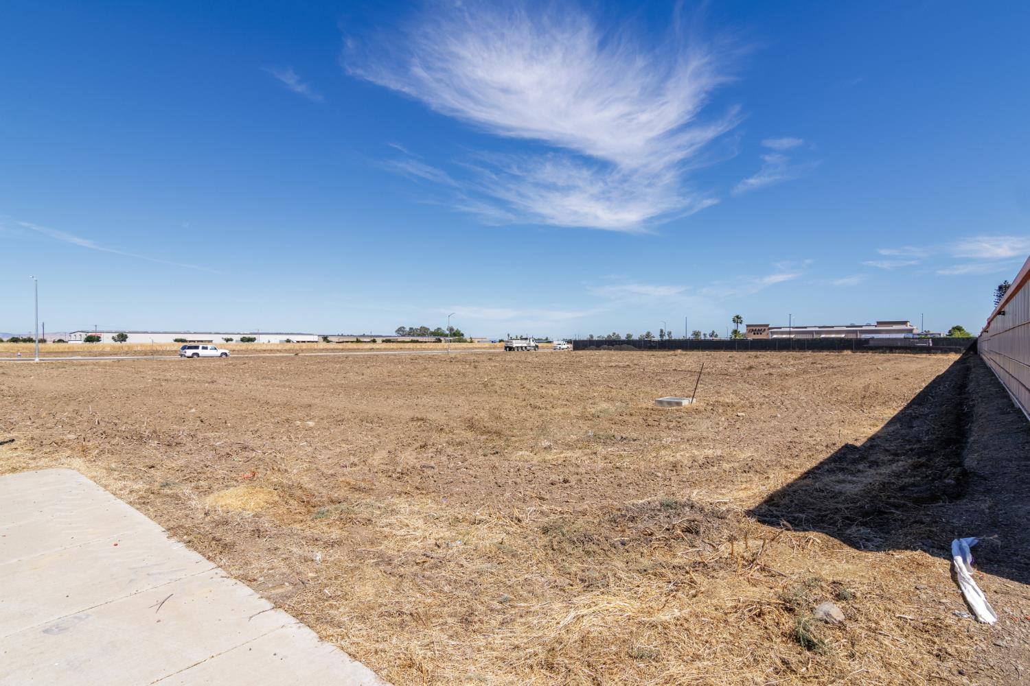 203 Commerce Way, Los Banos, CA 93635