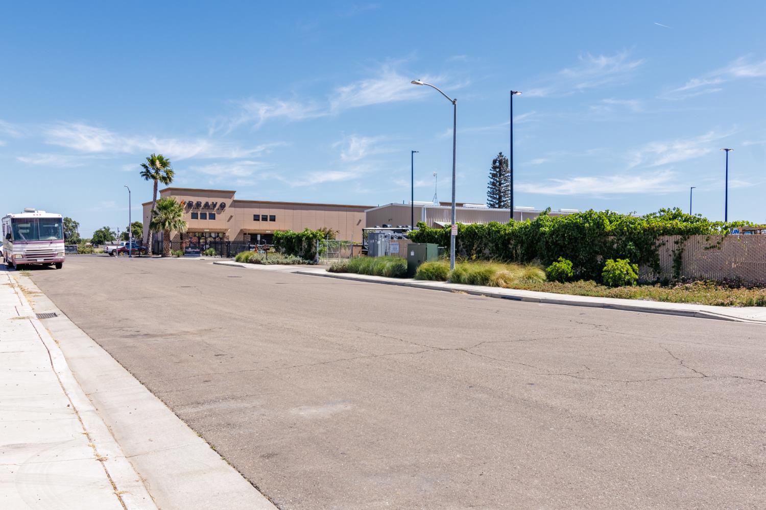 203 Commerce Way, Los Banos, CA 93635