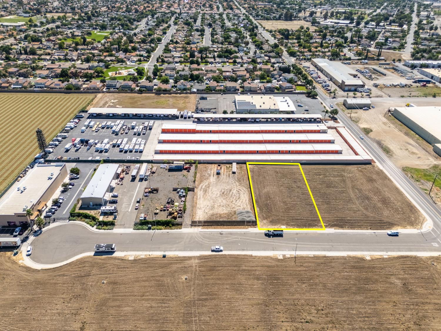 216 Commerce Way, Los Banos, CA 93635
