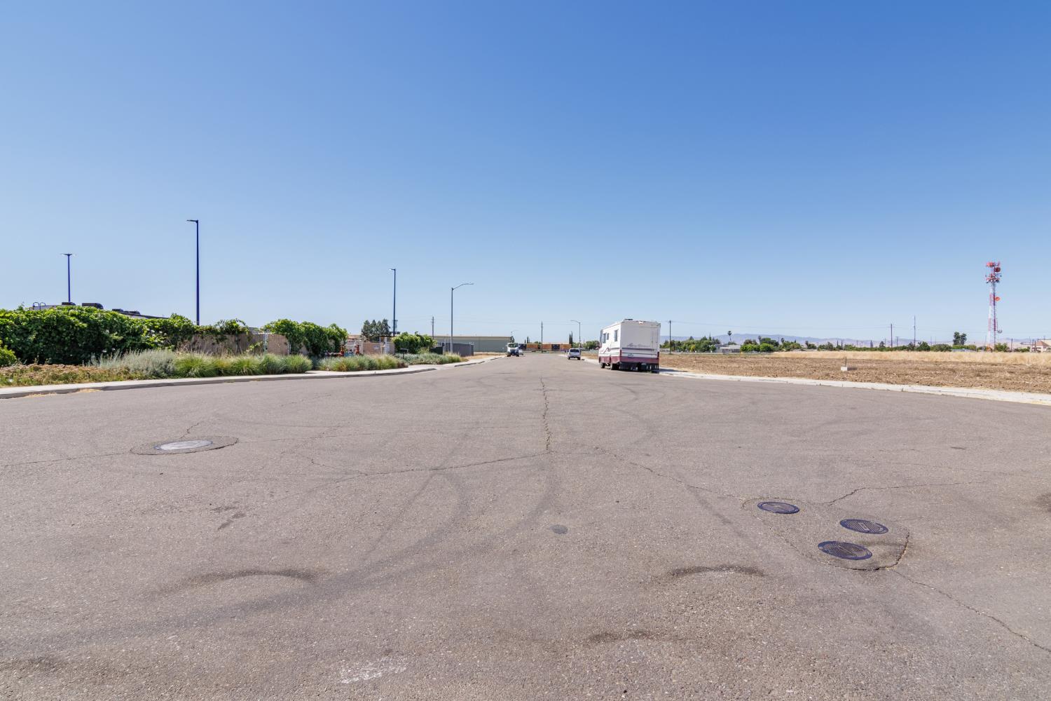 239 Commerce Way, Los Banos, CA 93635