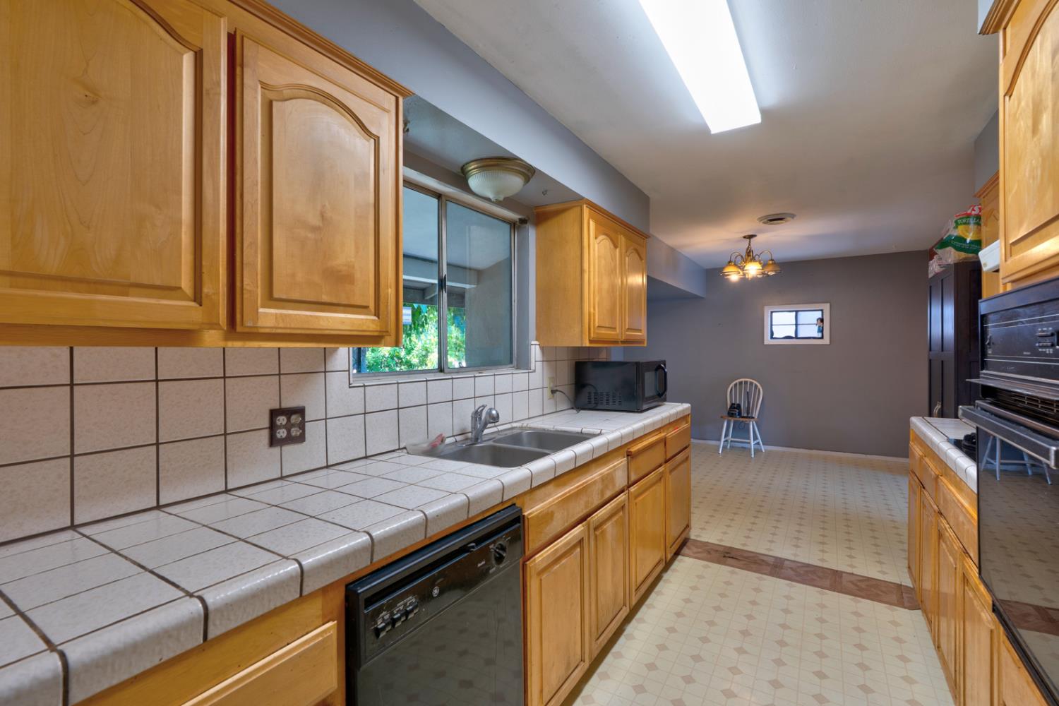 620 Lenore Dr, Modesto, CA 95351