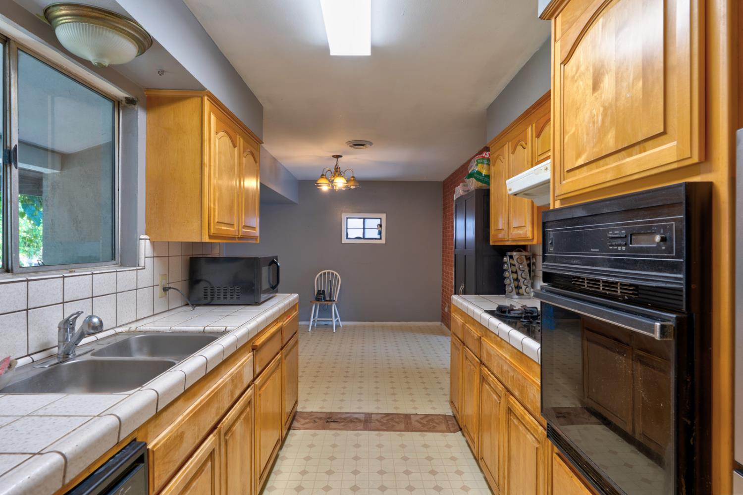 620 Lenore Dr, Modesto, CA 95351