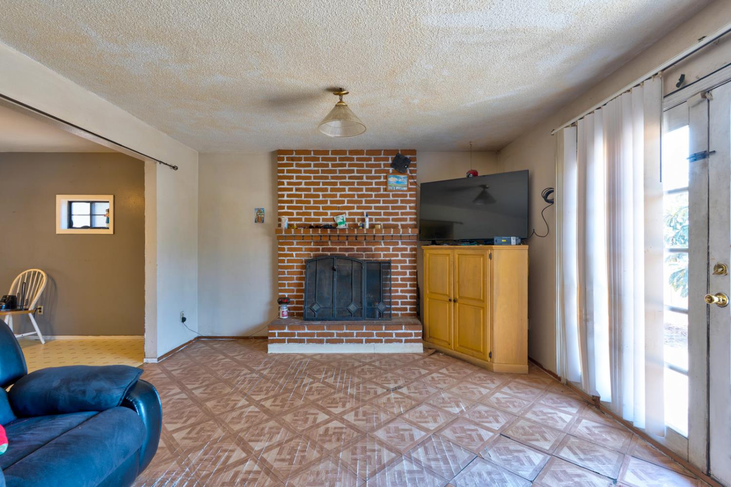 620 Lenore Dr, Modesto, CA 95351