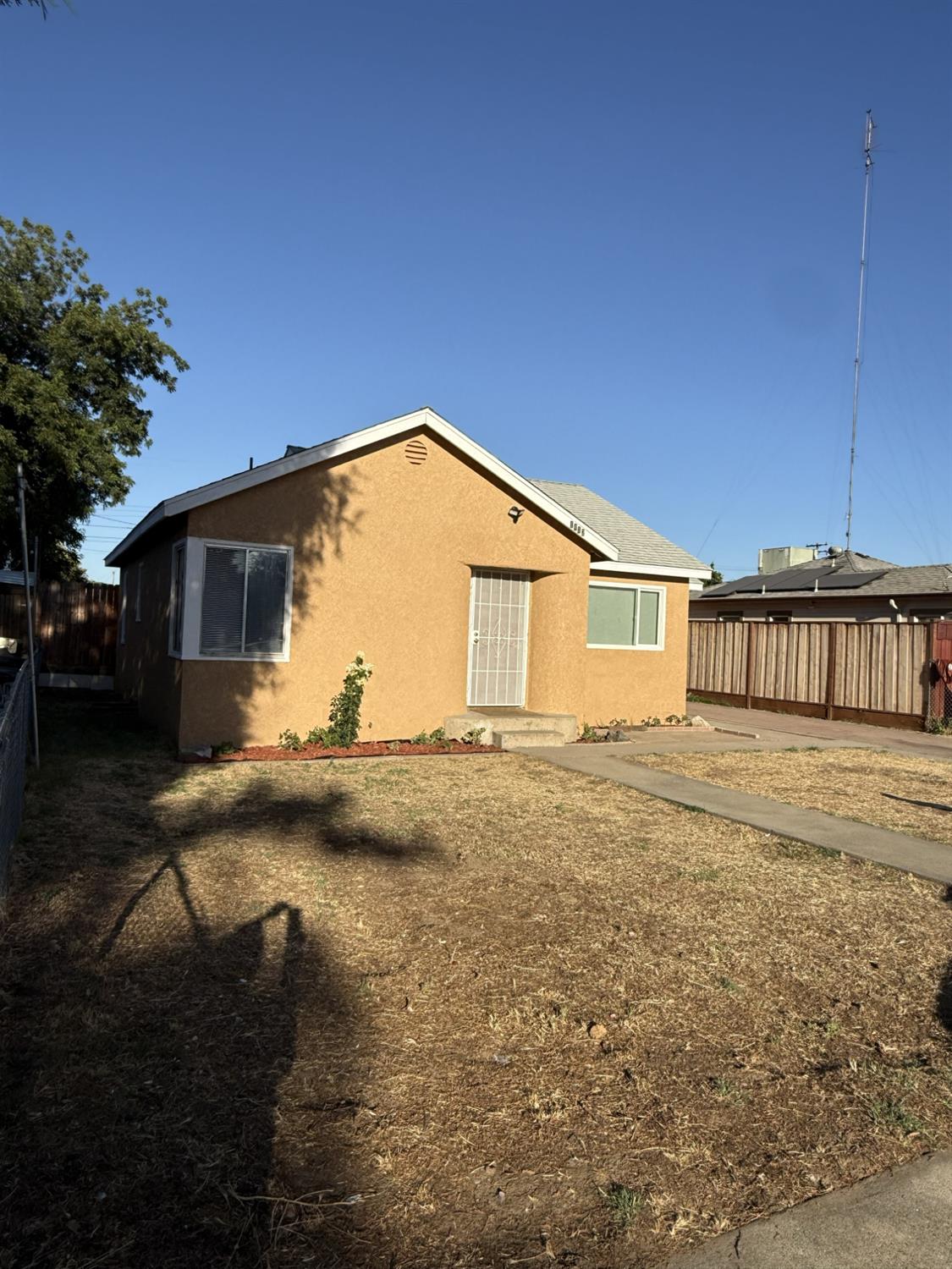 1412 Picardy Dr, Modesto, CA 95351