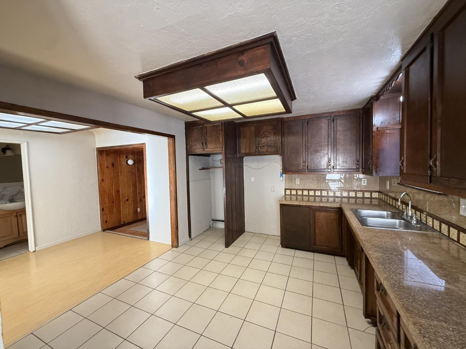 1412 Picardy Dr, Modesto, CA 95351