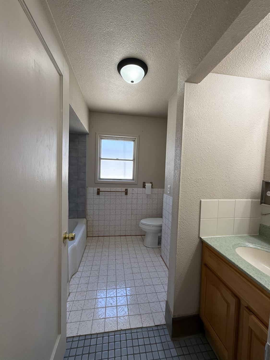 1412 Picardy Dr, Modesto, CA 95351