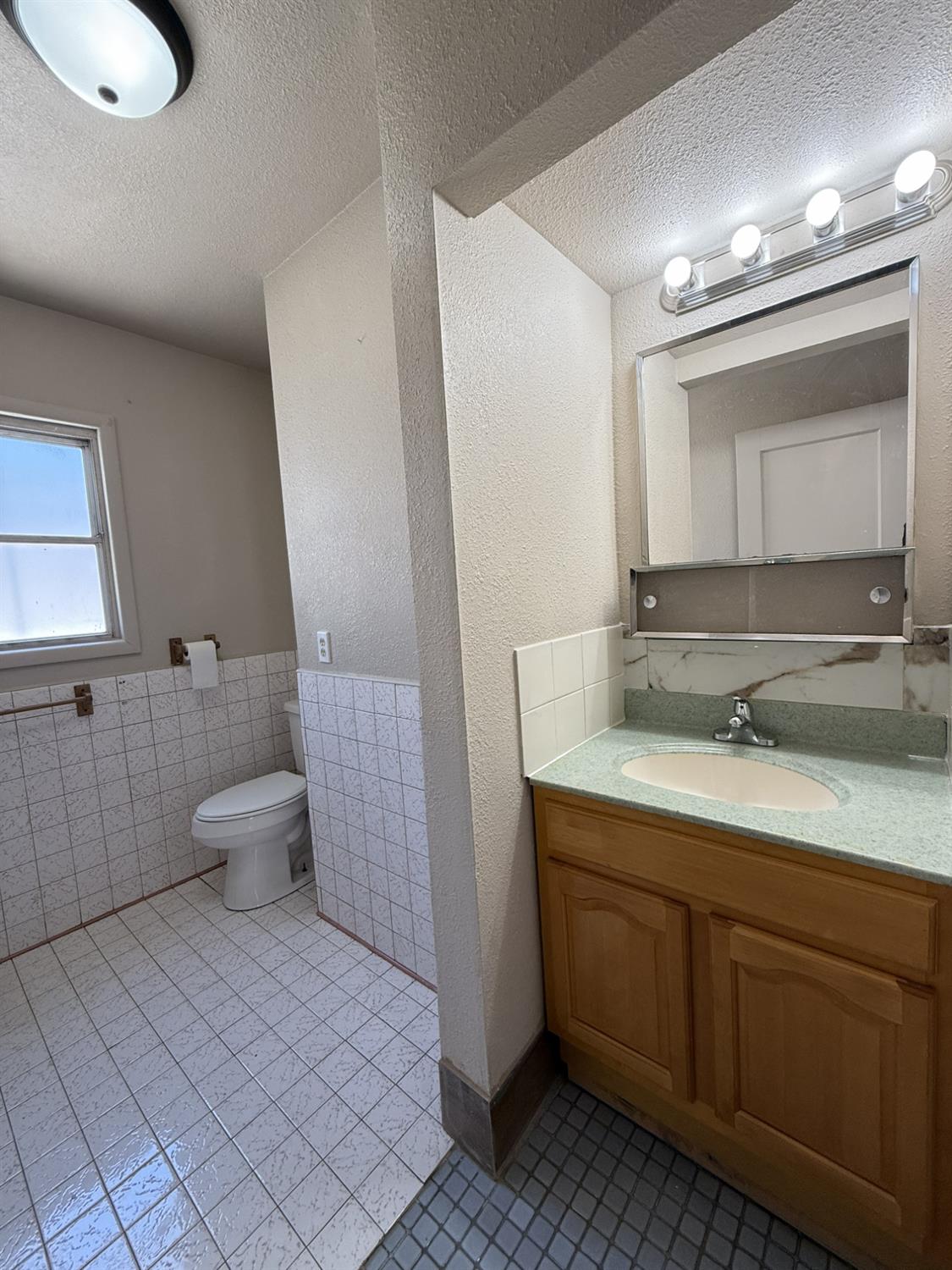 1412 Picardy Dr, Modesto, CA 95351