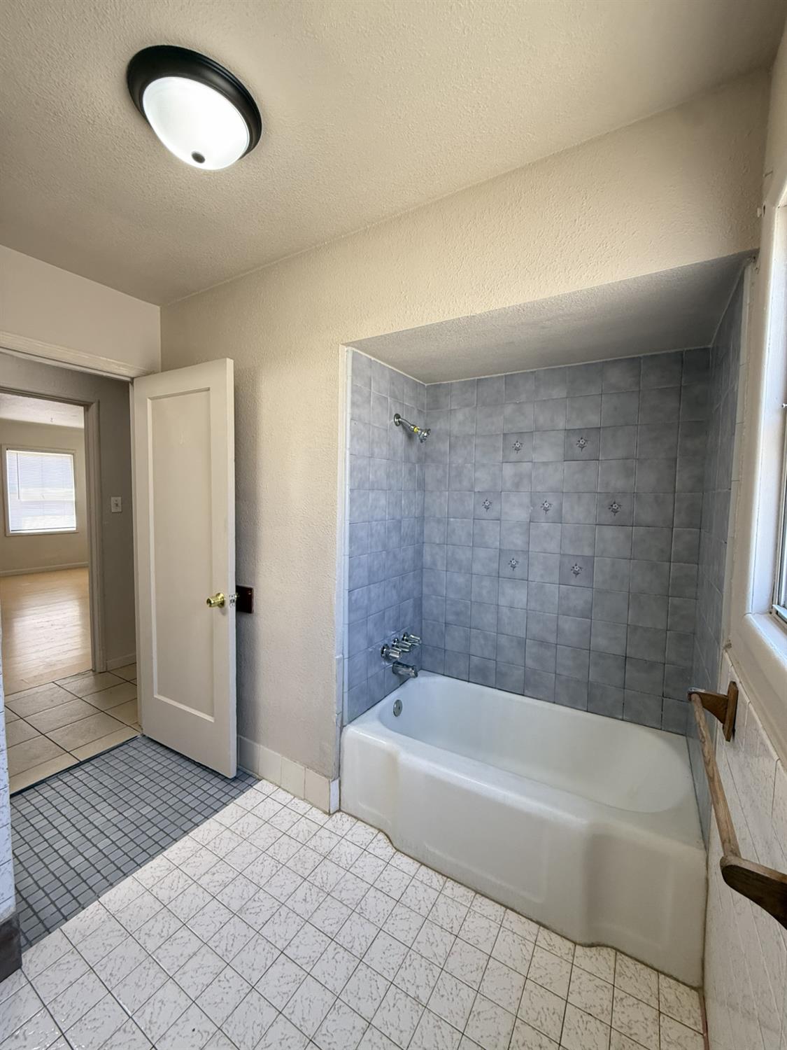 1412 Picardy Dr, Modesto, CA 95351