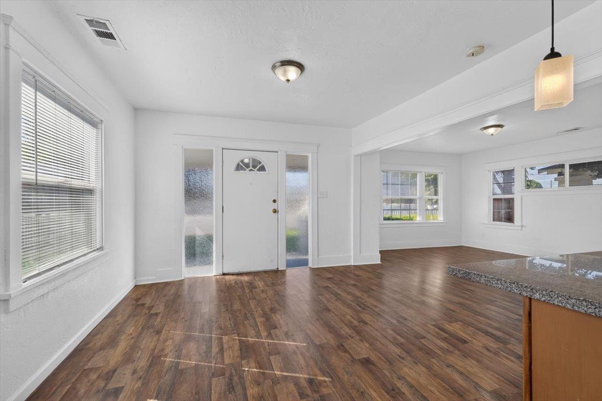 530 E G St, Oakdale, CA 95361