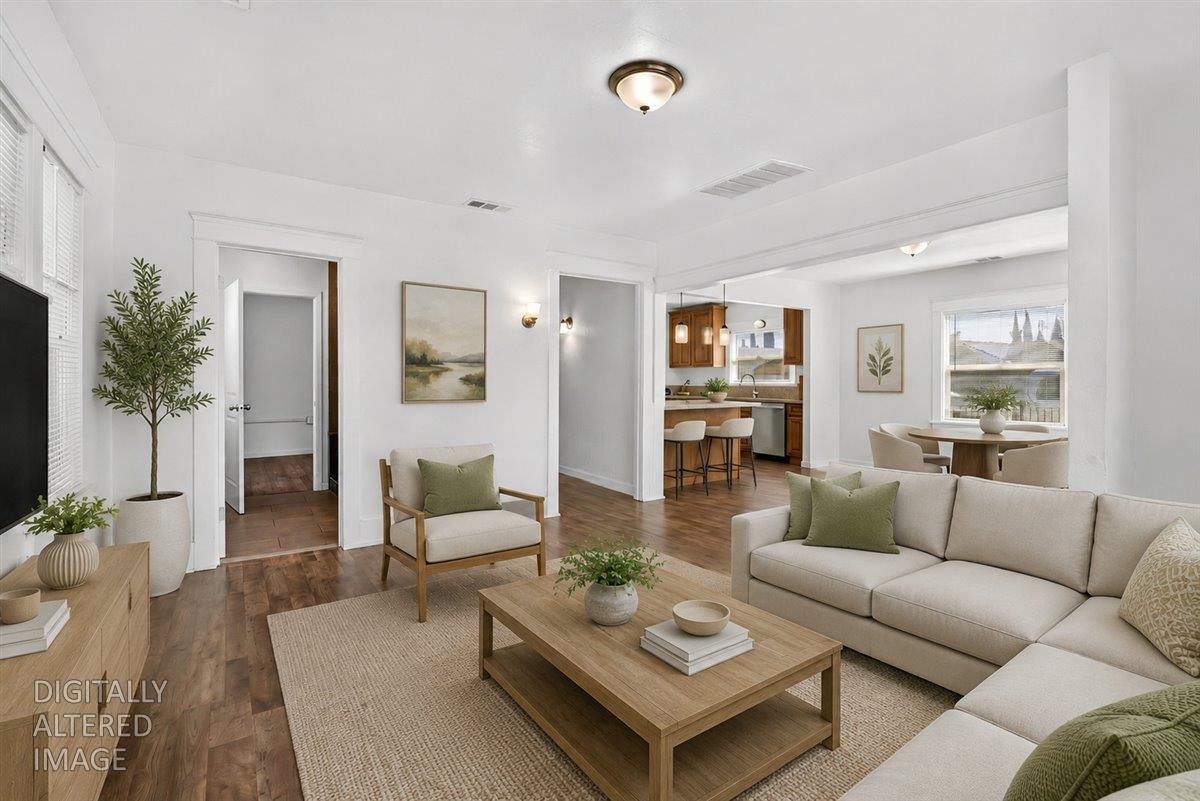 530 E G St, Oakdale, CA 95361