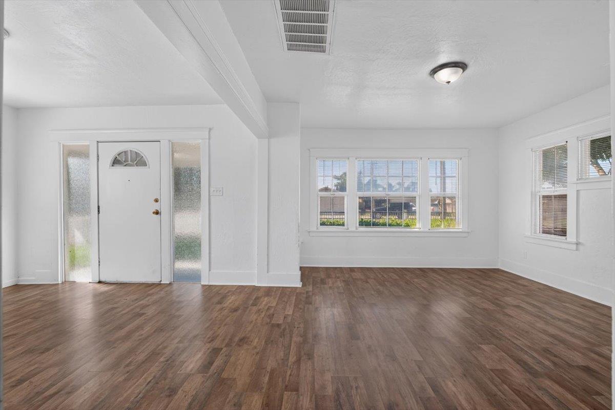 530 E G St, Oakdale, CA 95361