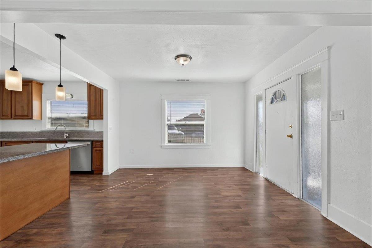 530 E G St, Oakdale, CA 95361