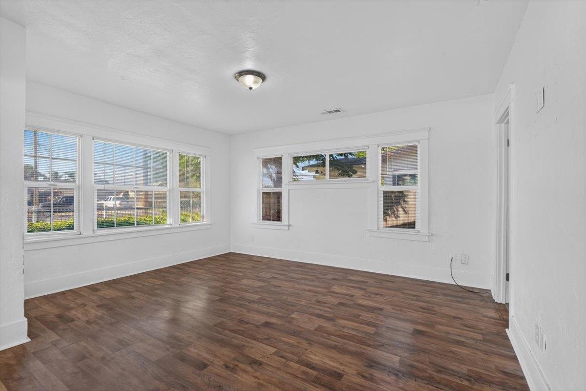 530 E G St, Oakdale, CA 95361