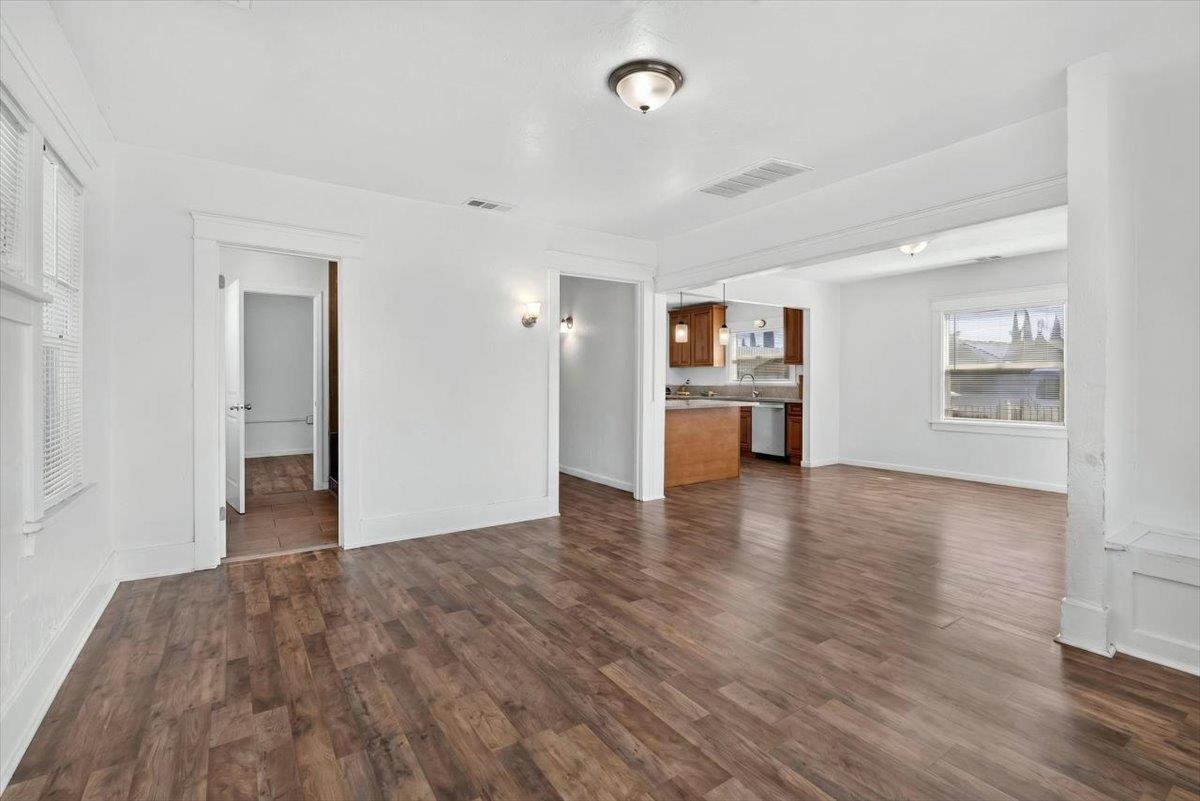 530 E G St, Oakdale, CA 95361