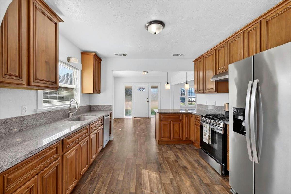 530 E G St, Oakdale, CA 95361