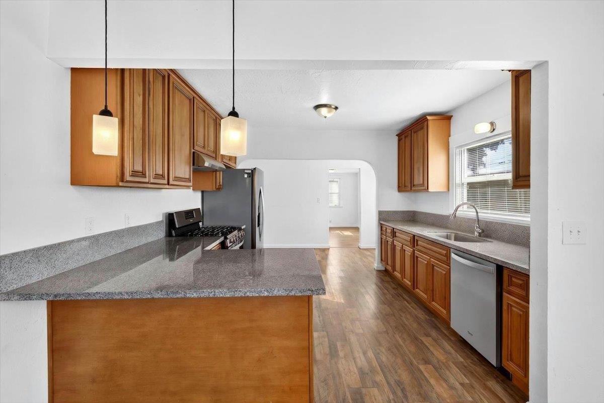 530 E G St, Oakdale, CA 95361