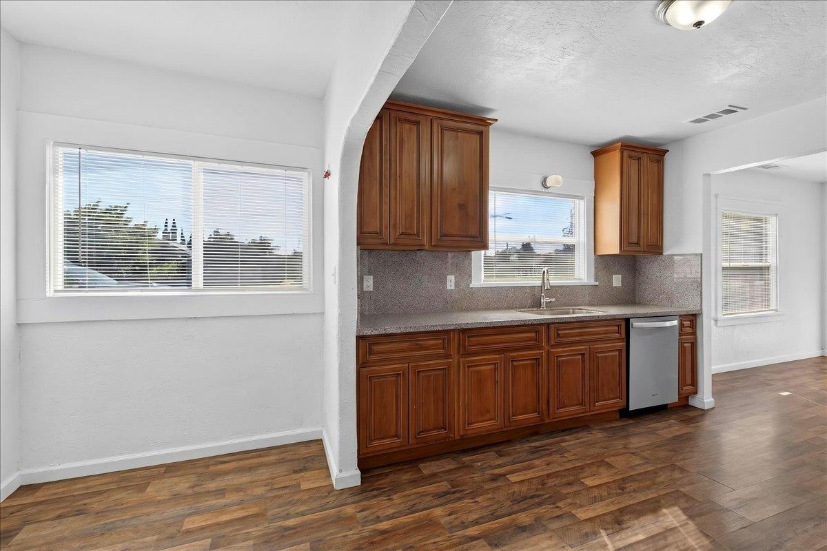 530 E G St, Oakdale, CA 95361