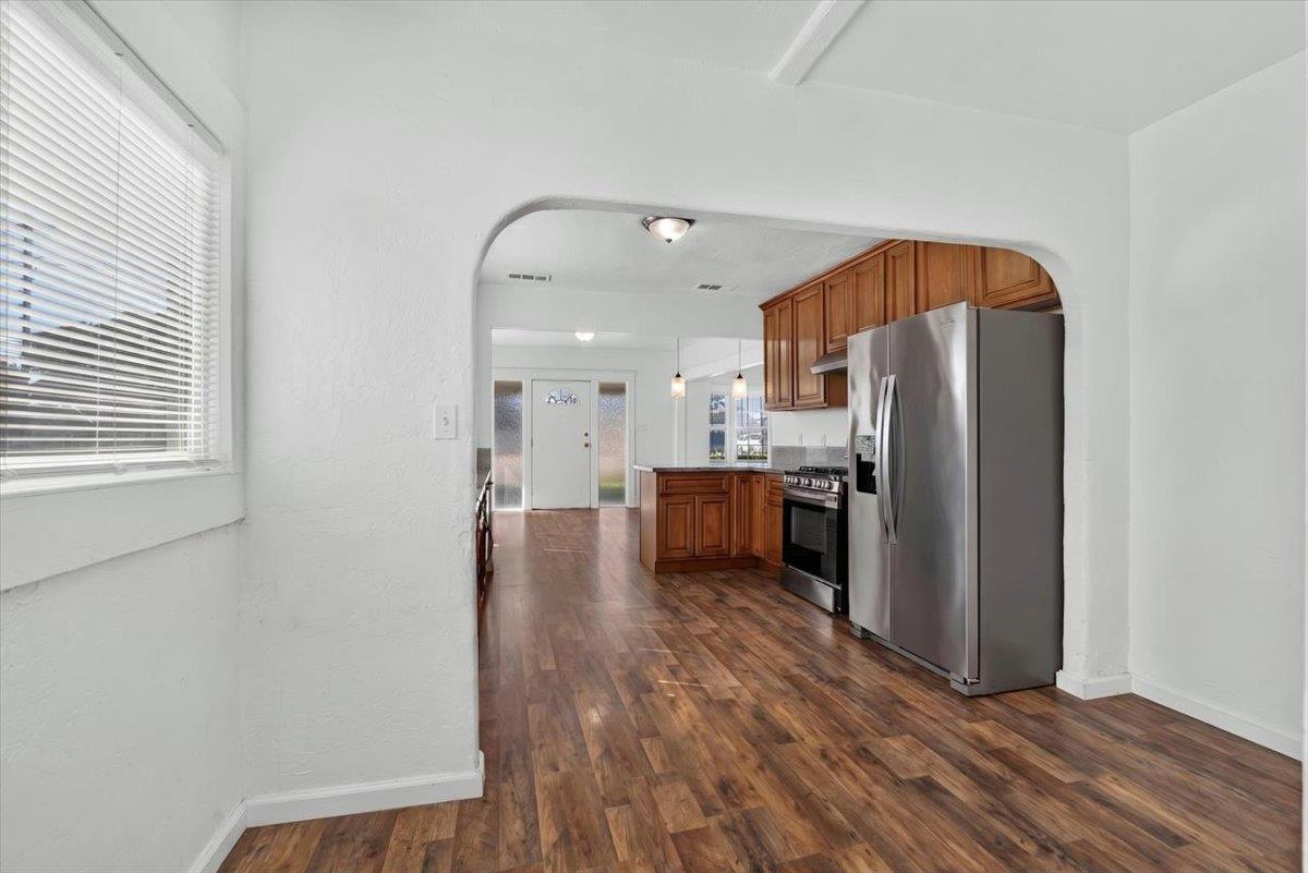 530 E G St, Oakdale, CA 95361