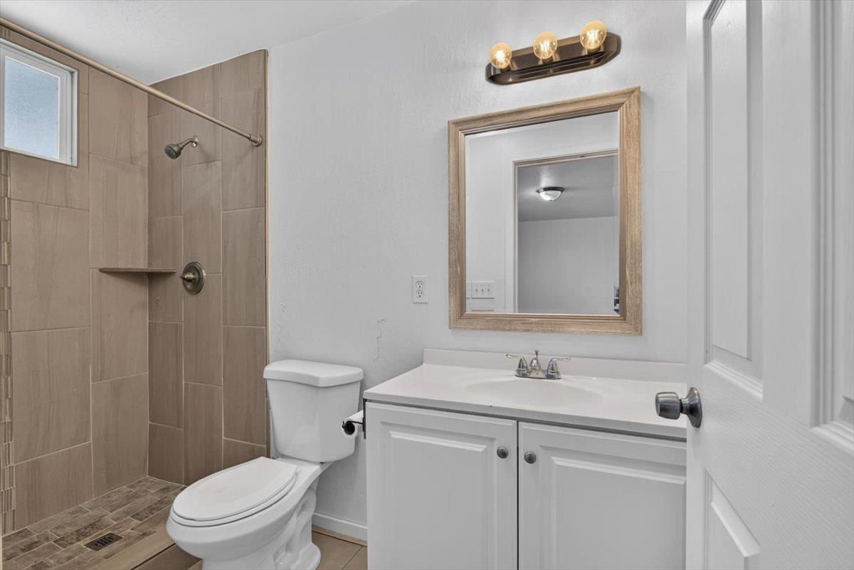 530 E G St, Oakdale, CA 95361