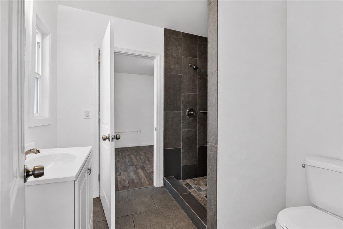 530 E G St, Oakdale, CA 95361