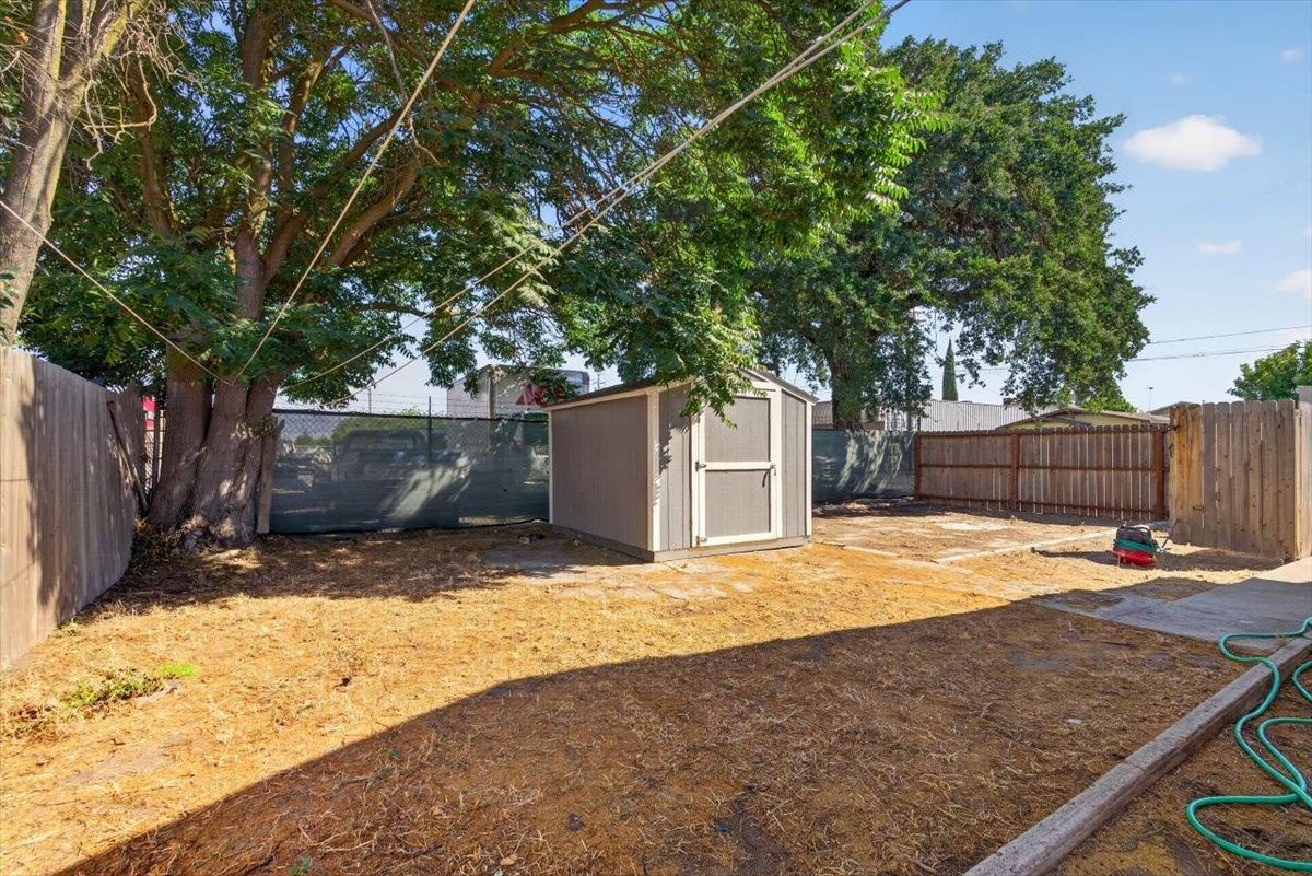 530 E G St, Oakdale, CA 95361