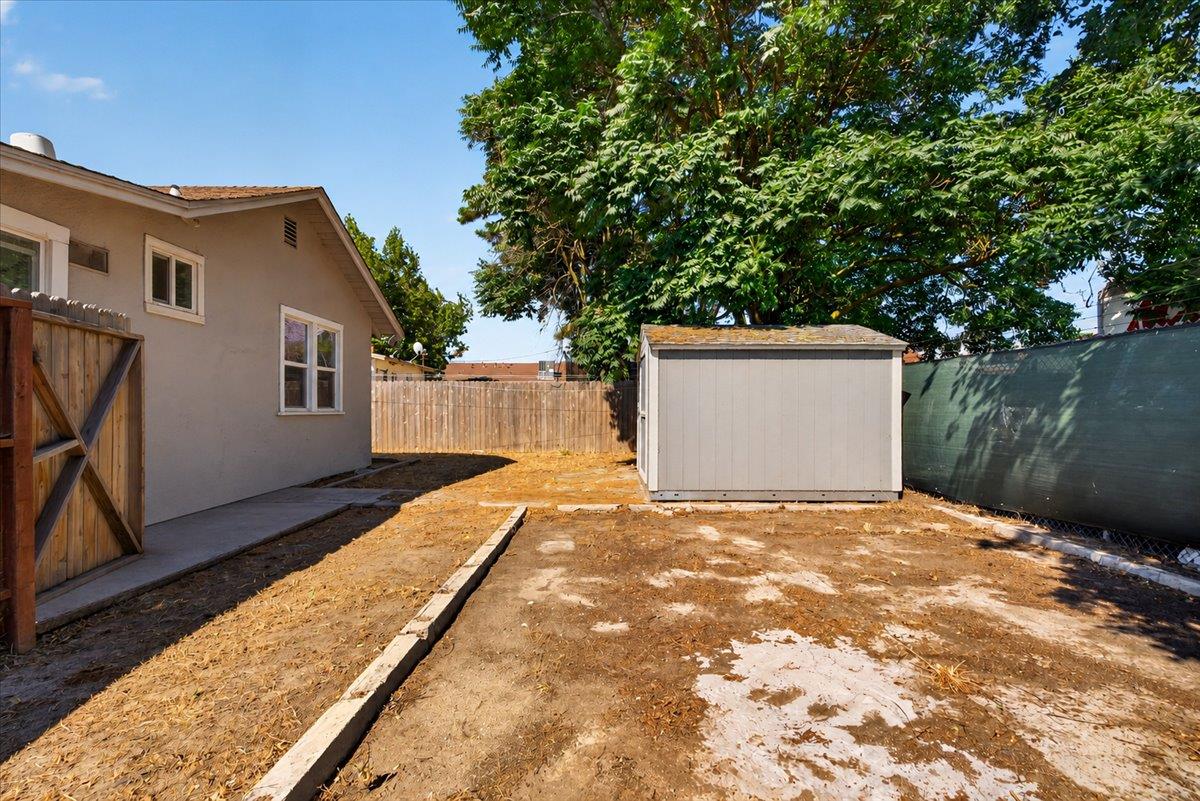530 E G St, Oakdale, CA 95361