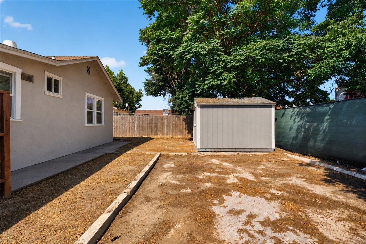 530 E G St, Oakdale, CA 95361