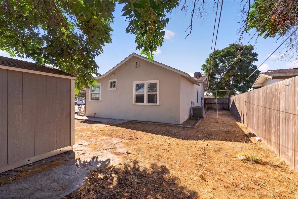 530 E G St, Oakdale, CA 95361