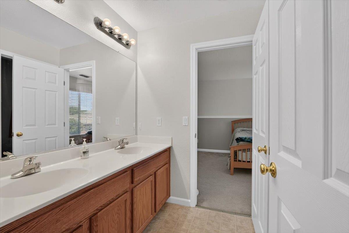 1438 Toggenberg St, Patterson, CA 95363