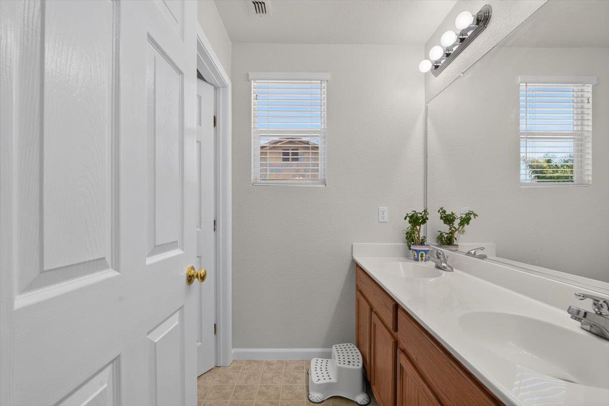 1438 Toggenberg St, Patterson, CA 95363