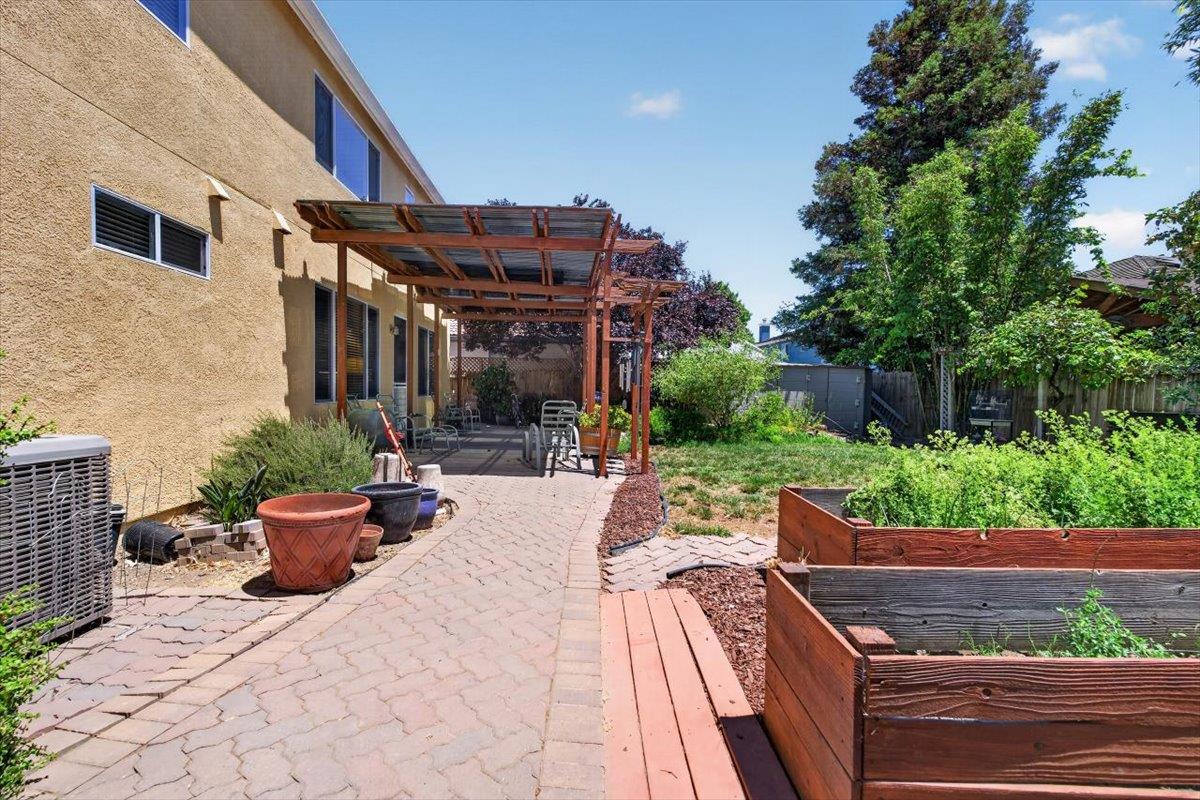 1438 Toggenberg St, Patterson, CA 95363