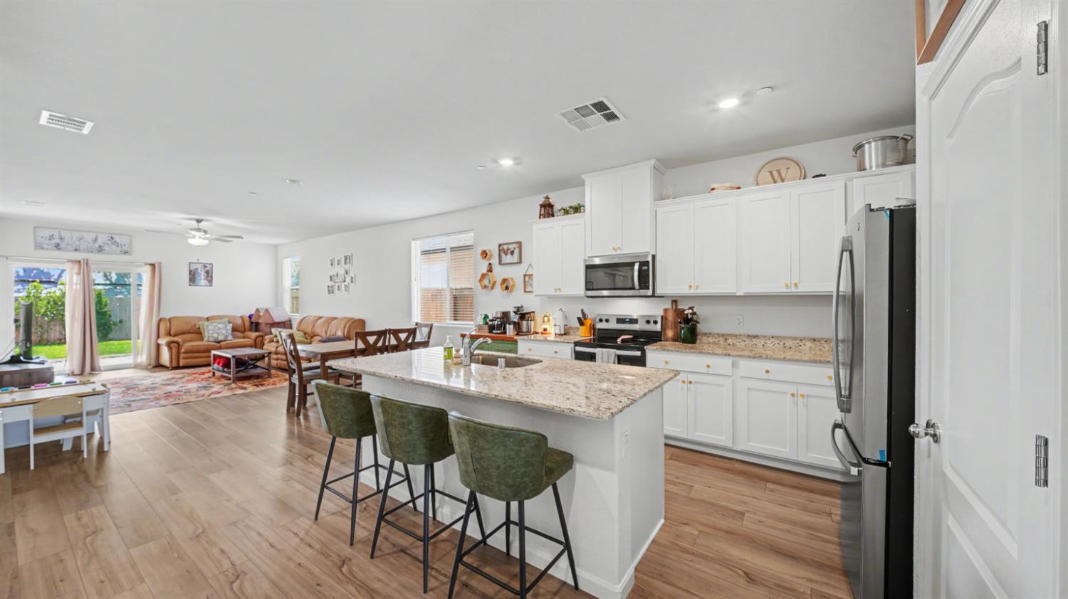 6518 Arena Way, Riverbank, CA 95367