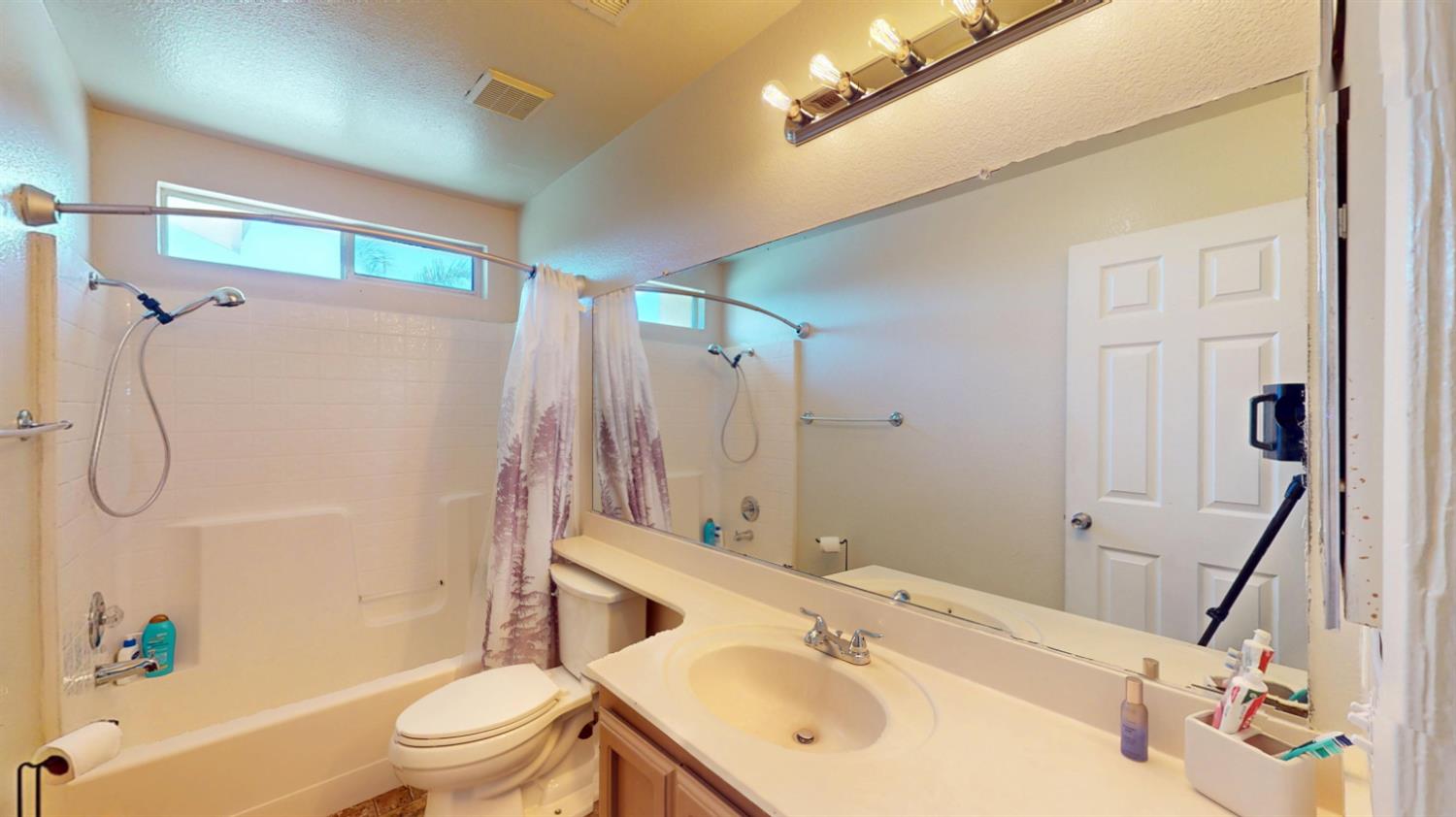 2595 Bordona Dr, Riverbank, CA 95367