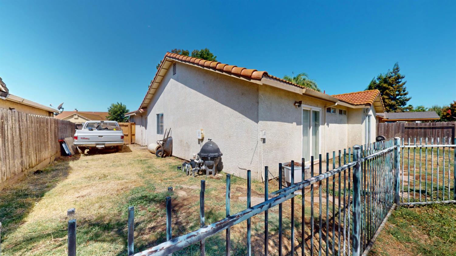 2595 Bordona Dr, Riverbank, CA 95367