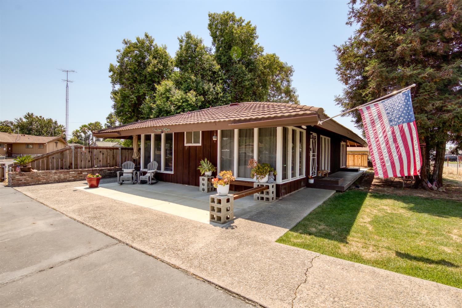 1415 Oklahoma Ave, Escalon, CA 95320