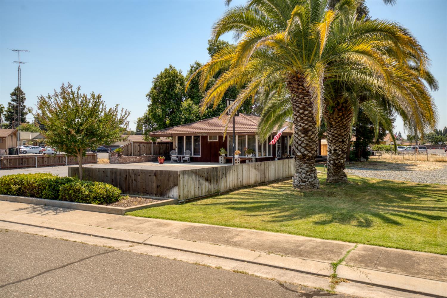 1415 Oklahoma Ave, Escalon, CA 95320